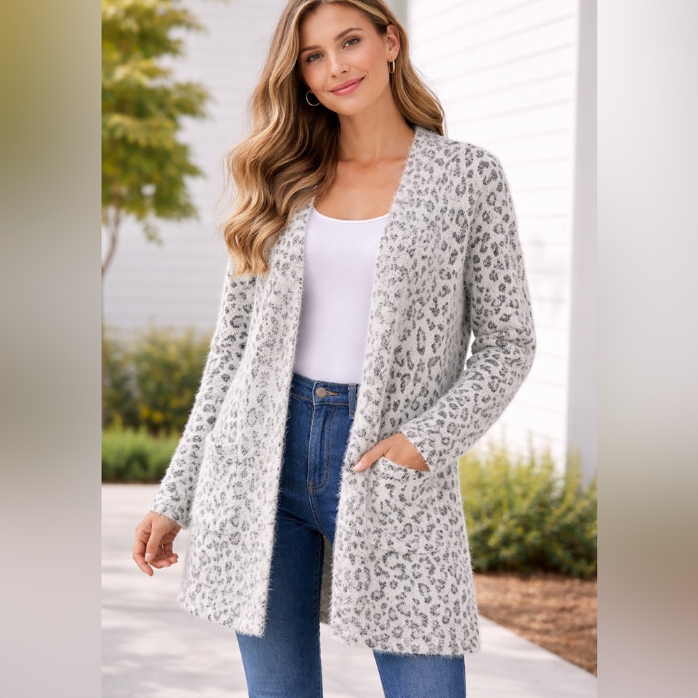 Maurices Gray Leopard Print Cardigan Size Large